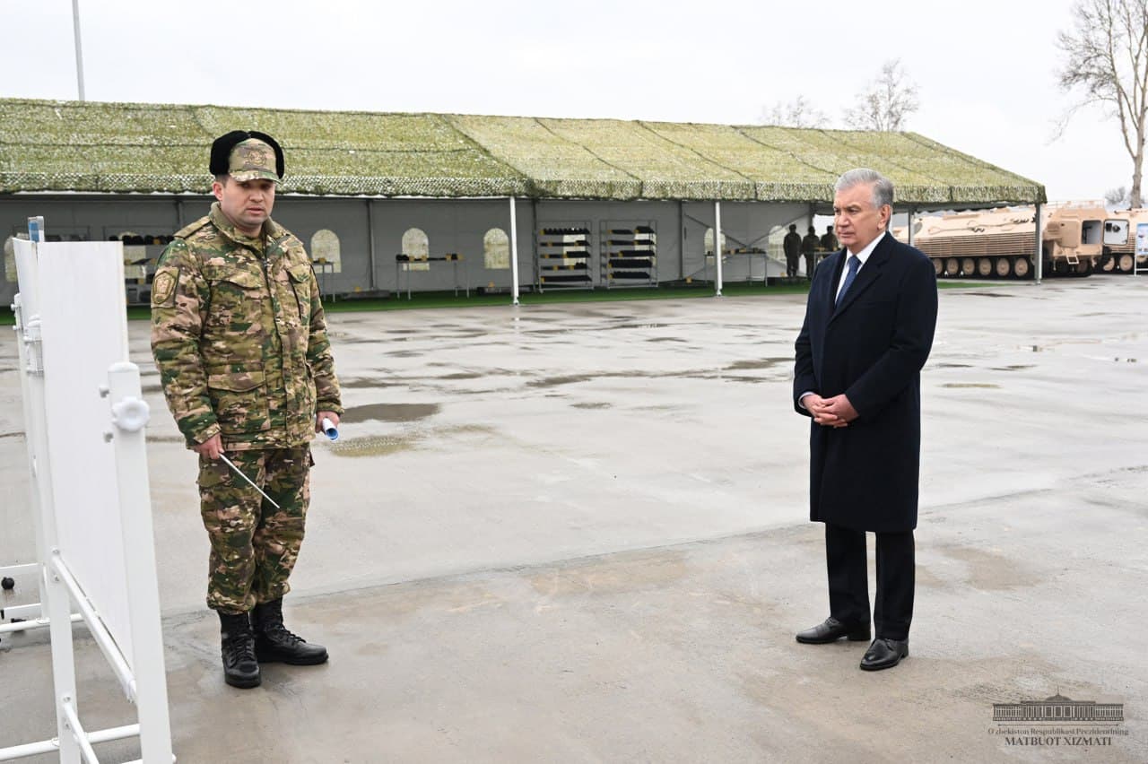 Президент Узбекистана ознакомился с мощностями оборонно-промышленного комплекса