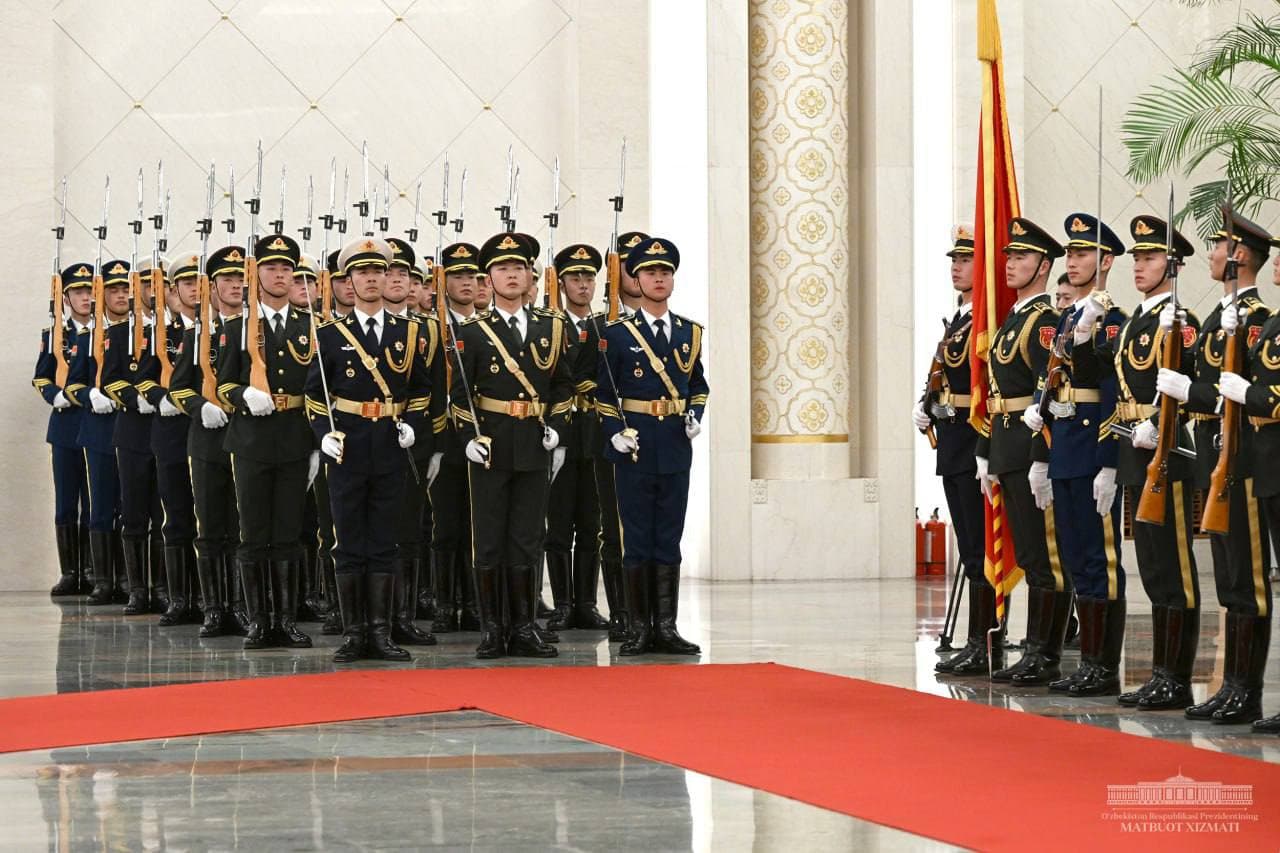 Ўзбекистон Президентини расмий кутиб олиш маросими бўлиб ўтди