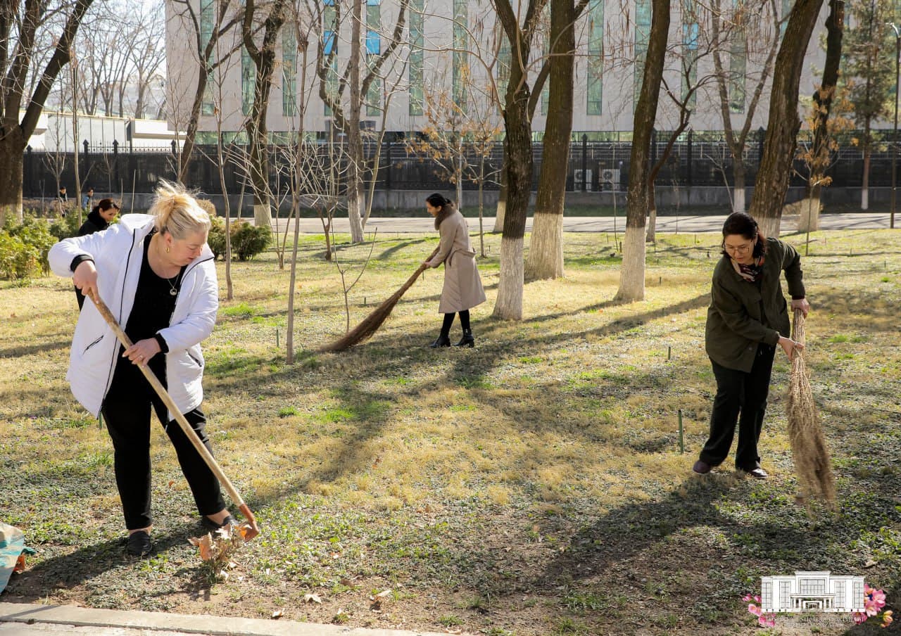 Сегодня, во всех регионах нашей страны проходит всенародный благотворительный хашар в целях подготовки к празднованию Навруза, а также благоустройства.
