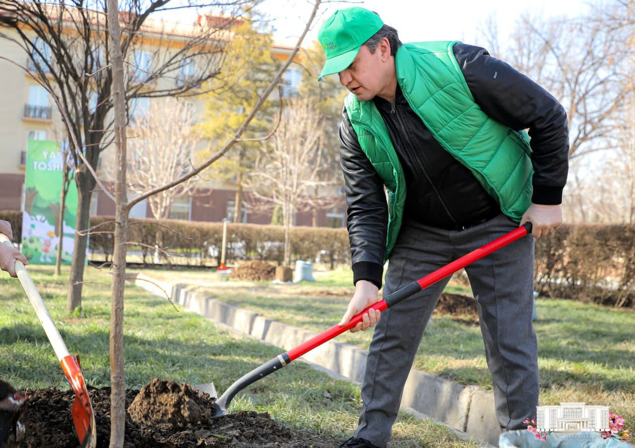 Сегодня, во всех регионах нашей страны проходит всенародный благотворительный хашар в целях подготовки к празднованию Навруза, а также благоустройства.