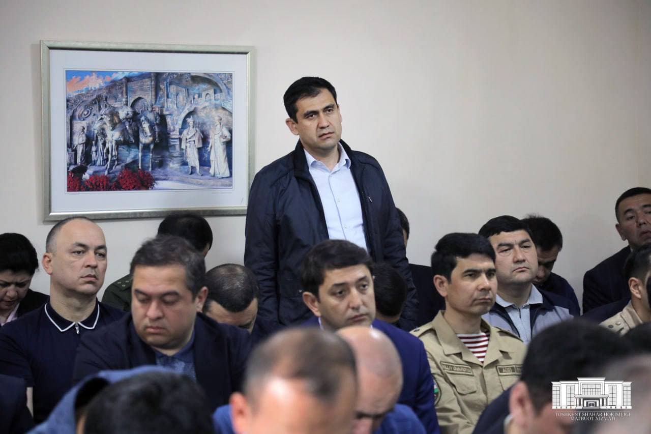 Сегодня хоким Ташкента Шавкат Умурзаков совместно с прокурором, начальником ГНИ и ГУВД столицы посетили махаллю “Мустакил юрт” Алмазарского района