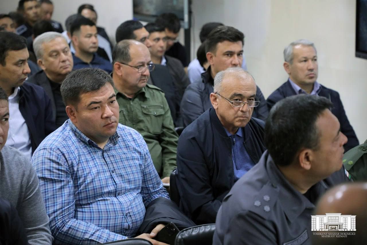Сегодня хоким Ташкента Шавкат Умурзаков совместно с прокурором, начальником ГНИ и ГУВД столицы посетили махаллю “Мустакил юрт” Алмазарского района