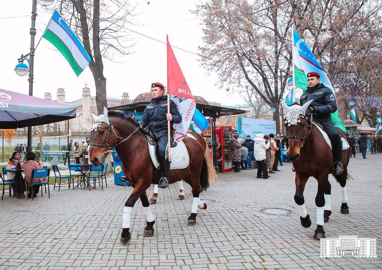 Poytaxtda "Konstitutsiya ko'chasi" ramziy darvozasi ochildi
