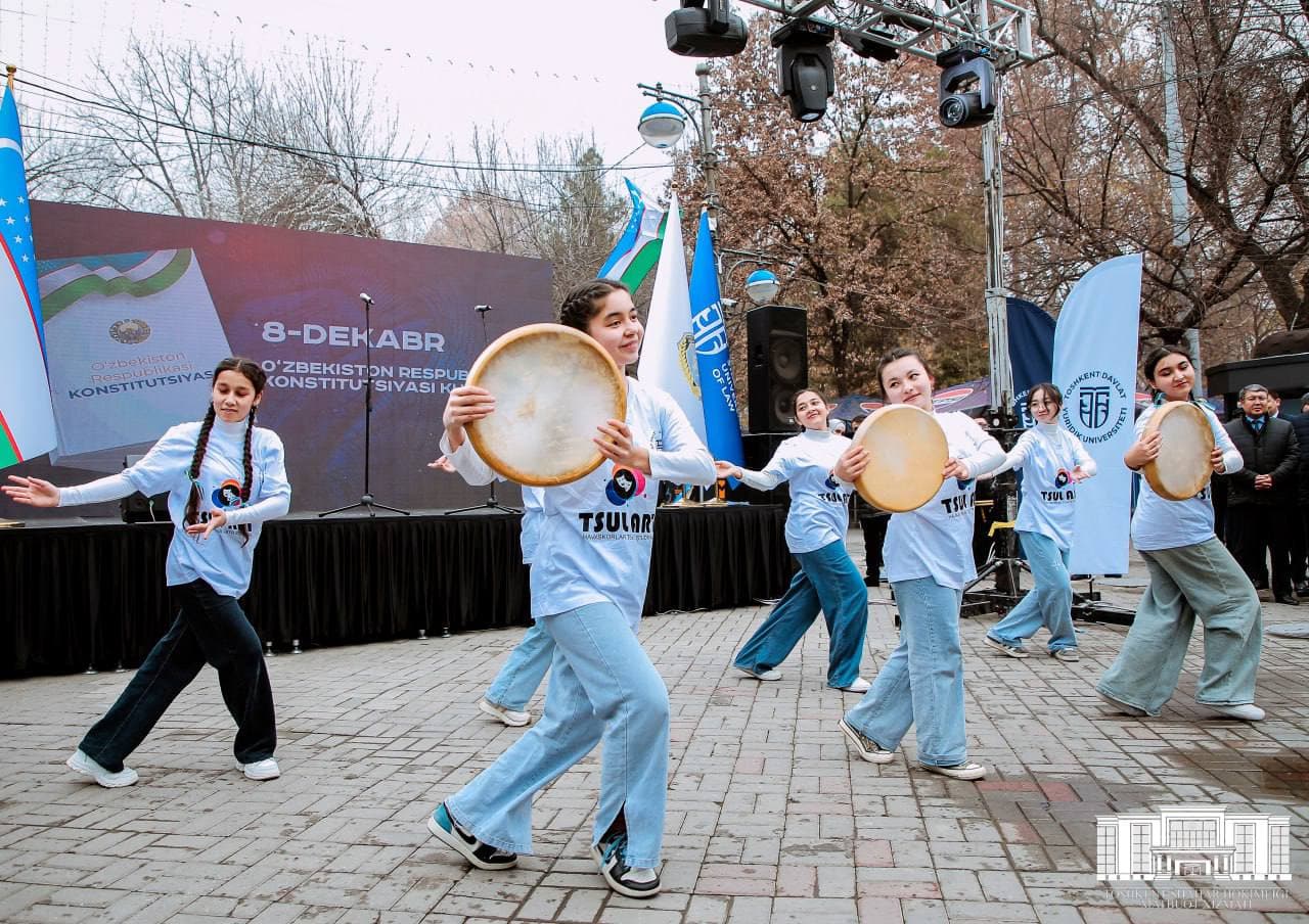 Poytaxtda "Konstitutsiya ko'chasi" ramziy darvozasi ochildi
