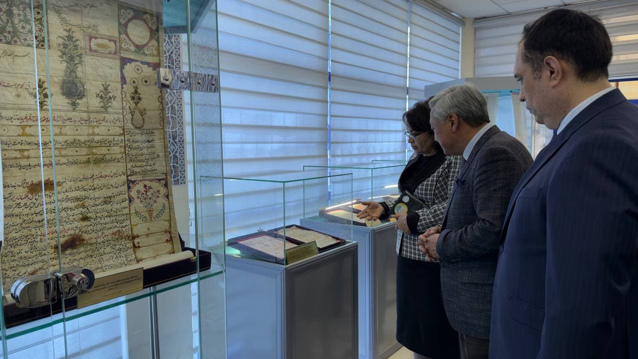 Qirg‘iz Respublikasining Oʻzbekiston Respublikasidagi Favqulodda va Muxtor Elchi Chotonov Duyshenkul Tezekbayevich “Oʻzarxiv” agentligiga tashrif buyurdi