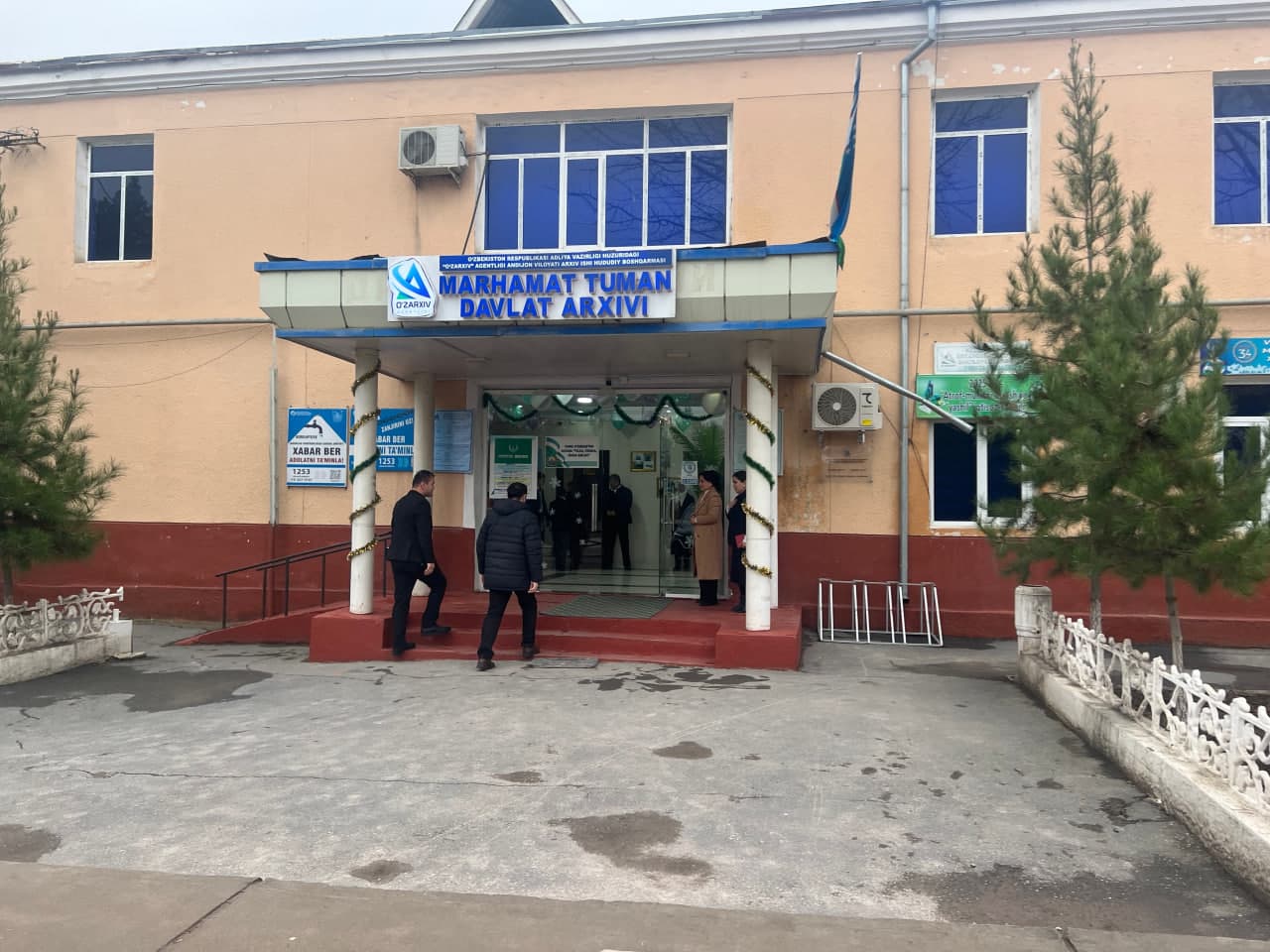 “Oʻzarxiv” agentligi direktori Ulugʻbek Yusupov Andijon viloyatidagi davlat arxivlarida boʻldi