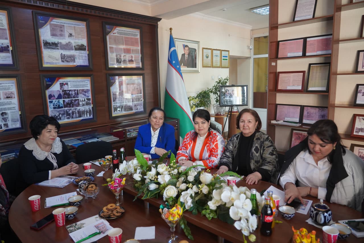 O‘zbekiston Ilmiy-texnika va tibbiy hujjatlar milliy arxivi binosida “Ilm va ayol: barqaror jamiyat sari” mavzusida davra suhbati tashkil etildi.