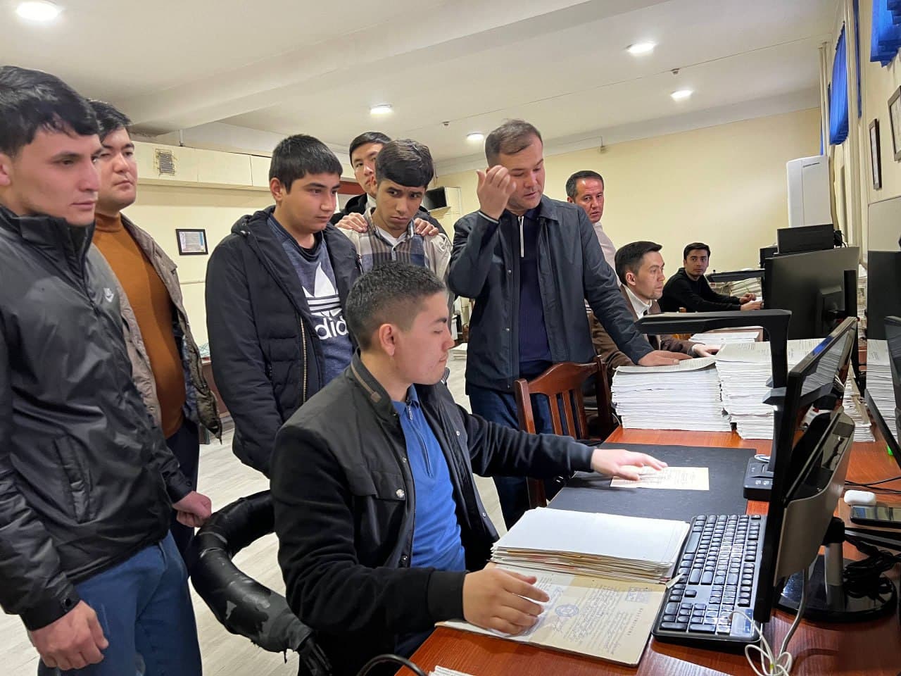 Мамлакатимизда ҳар ҳафтанинг пайшанба куни вазирлик, идора ва ҳокимликларда “Ёшлар куни” бўлиши белгиланди.