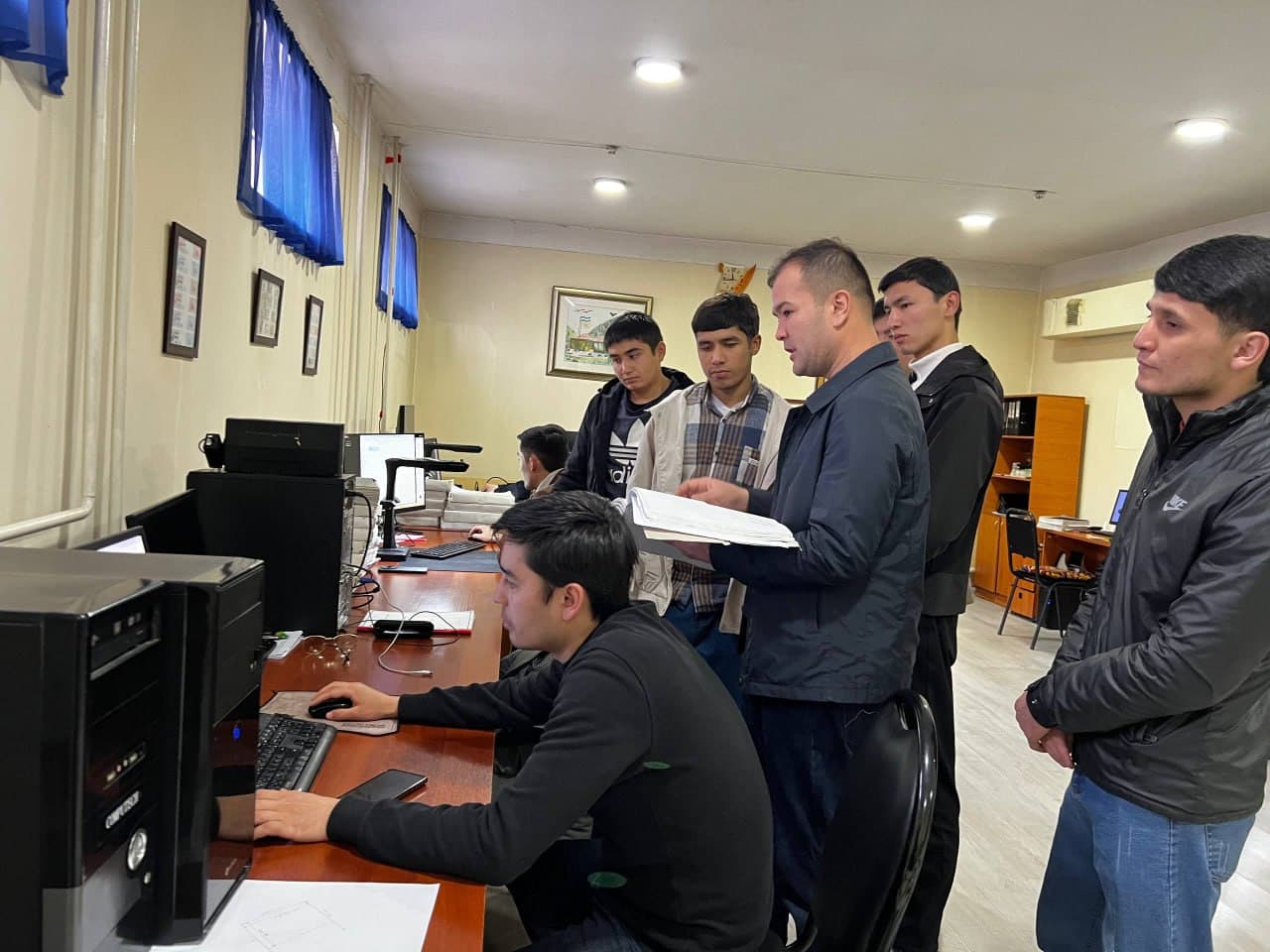 Мамлакатимизда ҳар ҳафтанинг пайшанба куни вазирлик, идора ва ҳокимликларда “Ёшлар куни” бўлиши белгиланди.