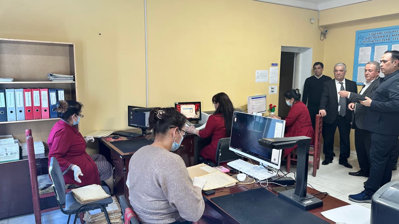 «Ўзархив» агентлиги директори Улуғбек Юсупов Хоразм вилоятидаги давлат архивларида бўлди