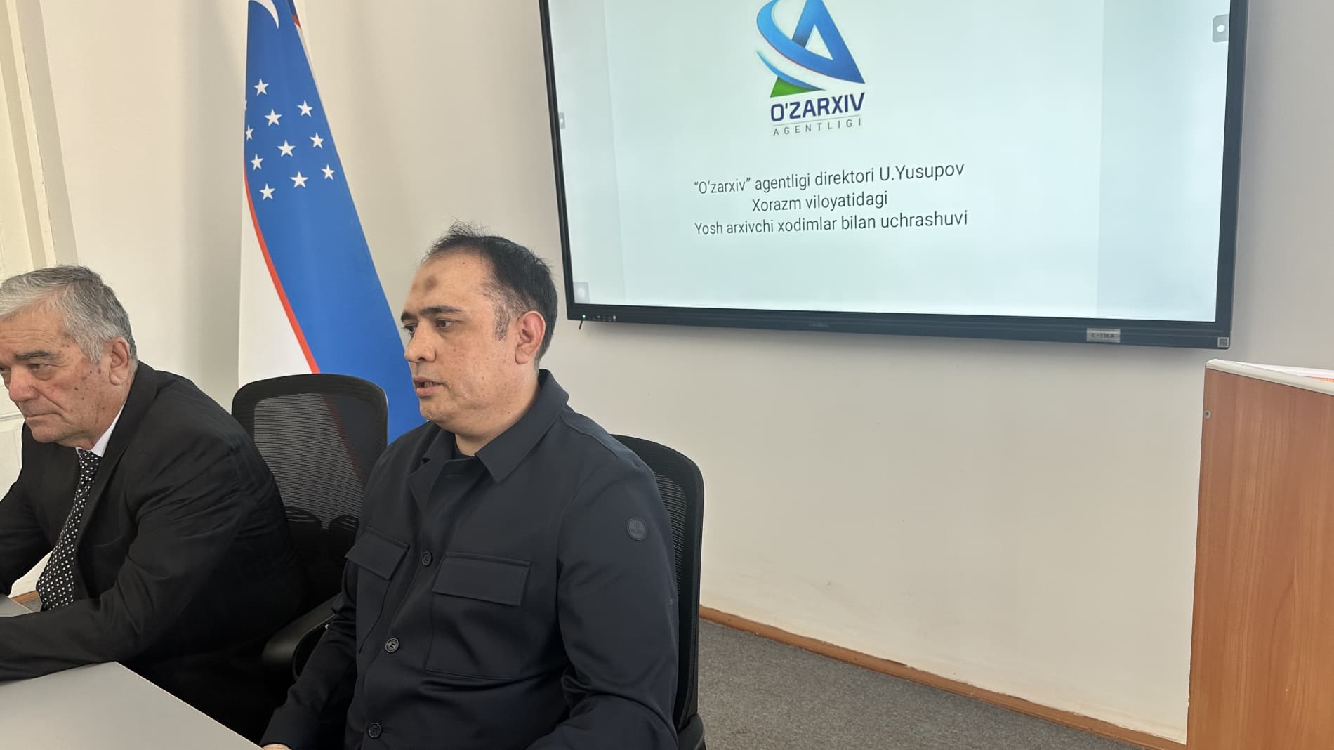 «Ўзархив» агентлиги директори У. Юсупов Хоразм вилоятидаги Ёш архивчи ходимлар билан учрашув ўтказди.