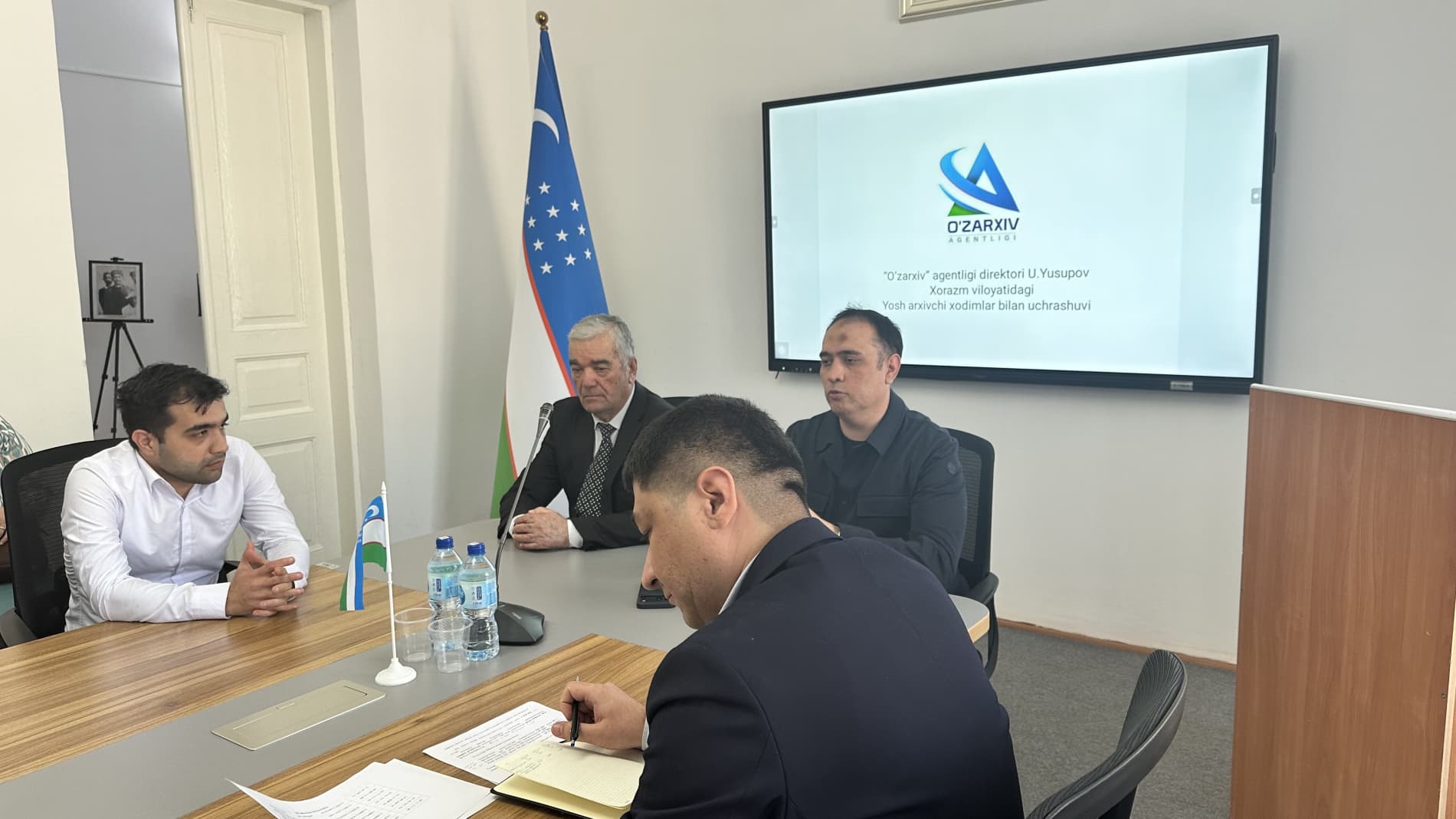 «Ўзархив» агентлиги директори У. Юсупов Хоразм вилоятидаги Ёш архивчи ходимлар билан учрашув ўтказди.