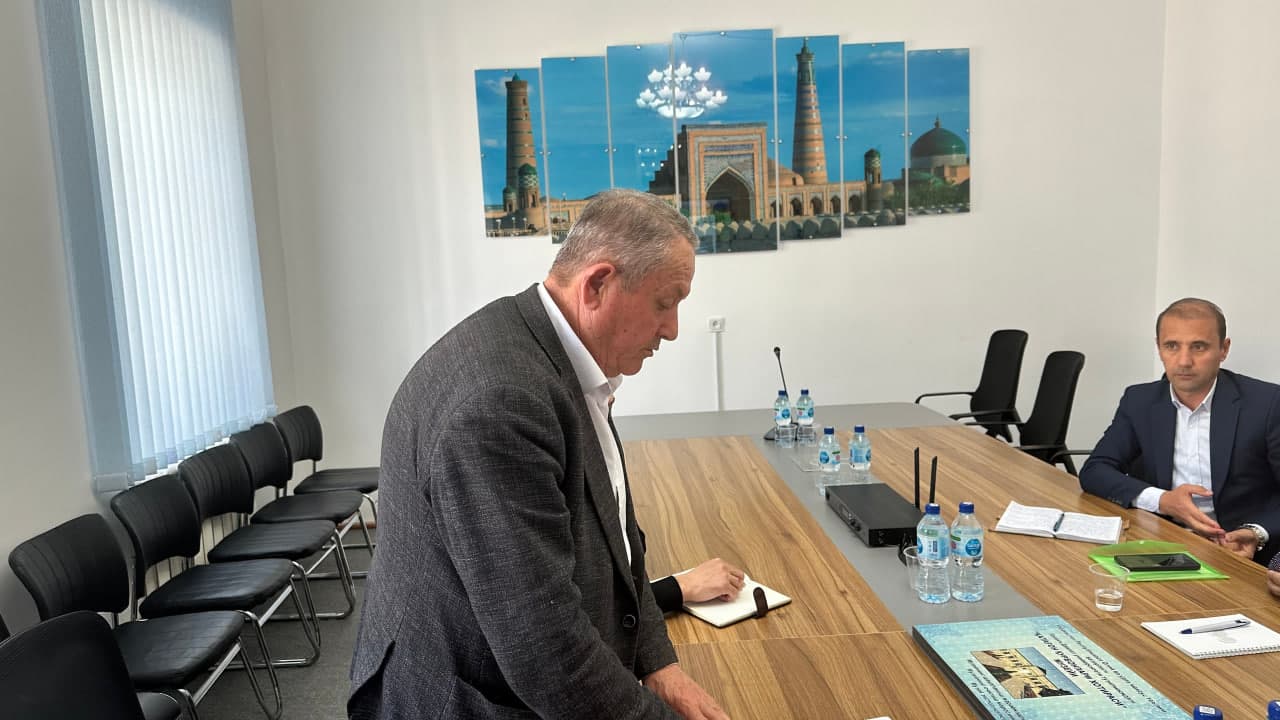 «Ўзархив» агентлиги директори Улуғбек Юсупов Хоразм вилоятидаги архив муассасалари раҳбарлари билан мулоқот ўтказди.