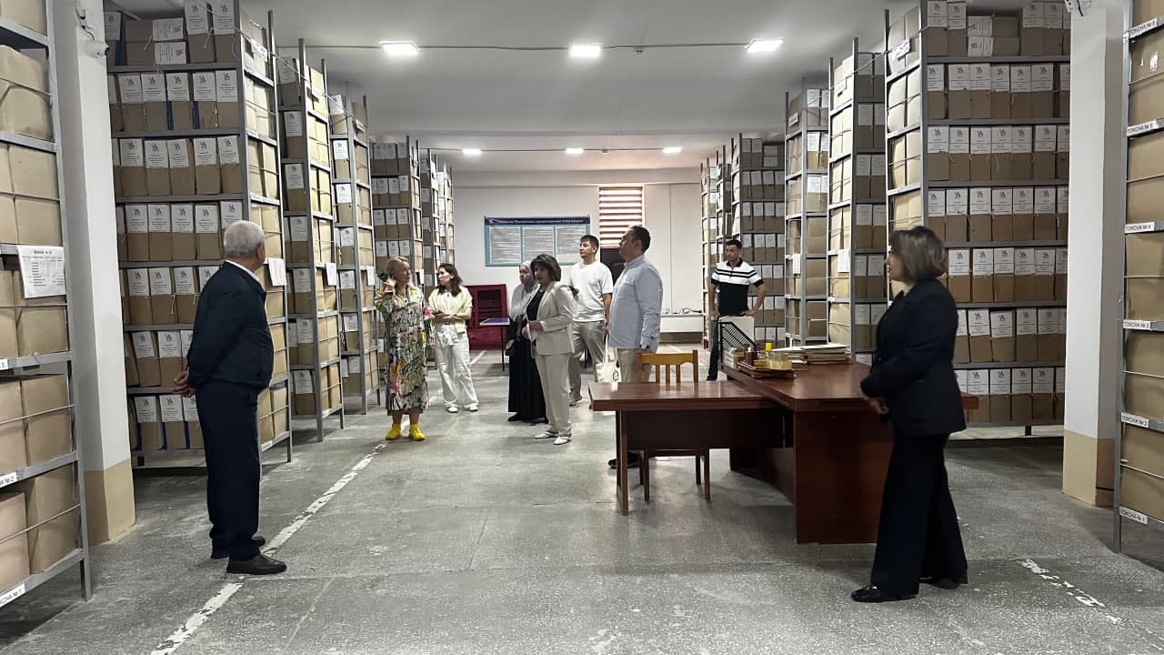 Татаристон Республикаси архивчилари делегацияси Бухоро вилояти Когон шаҳар давлат архивида бўлди