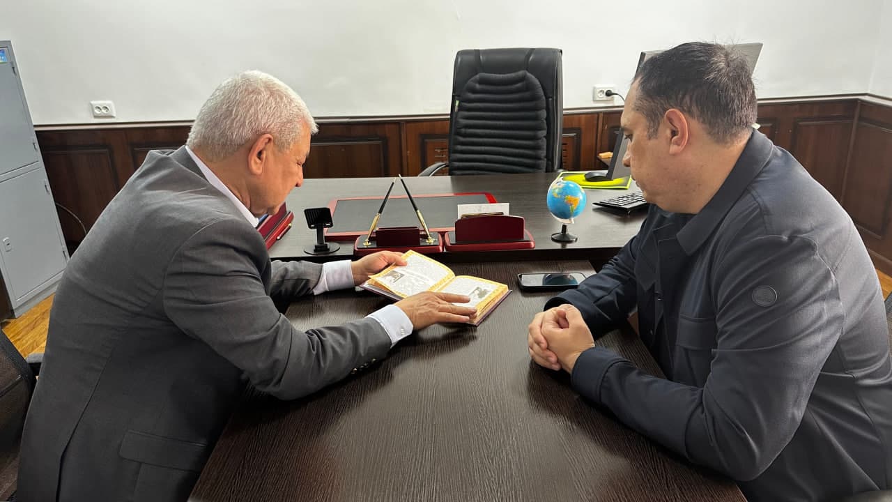 «Ўзархив» агентлиги директори У. Юсупов Бухоро вилоят давлат архивида бўлди