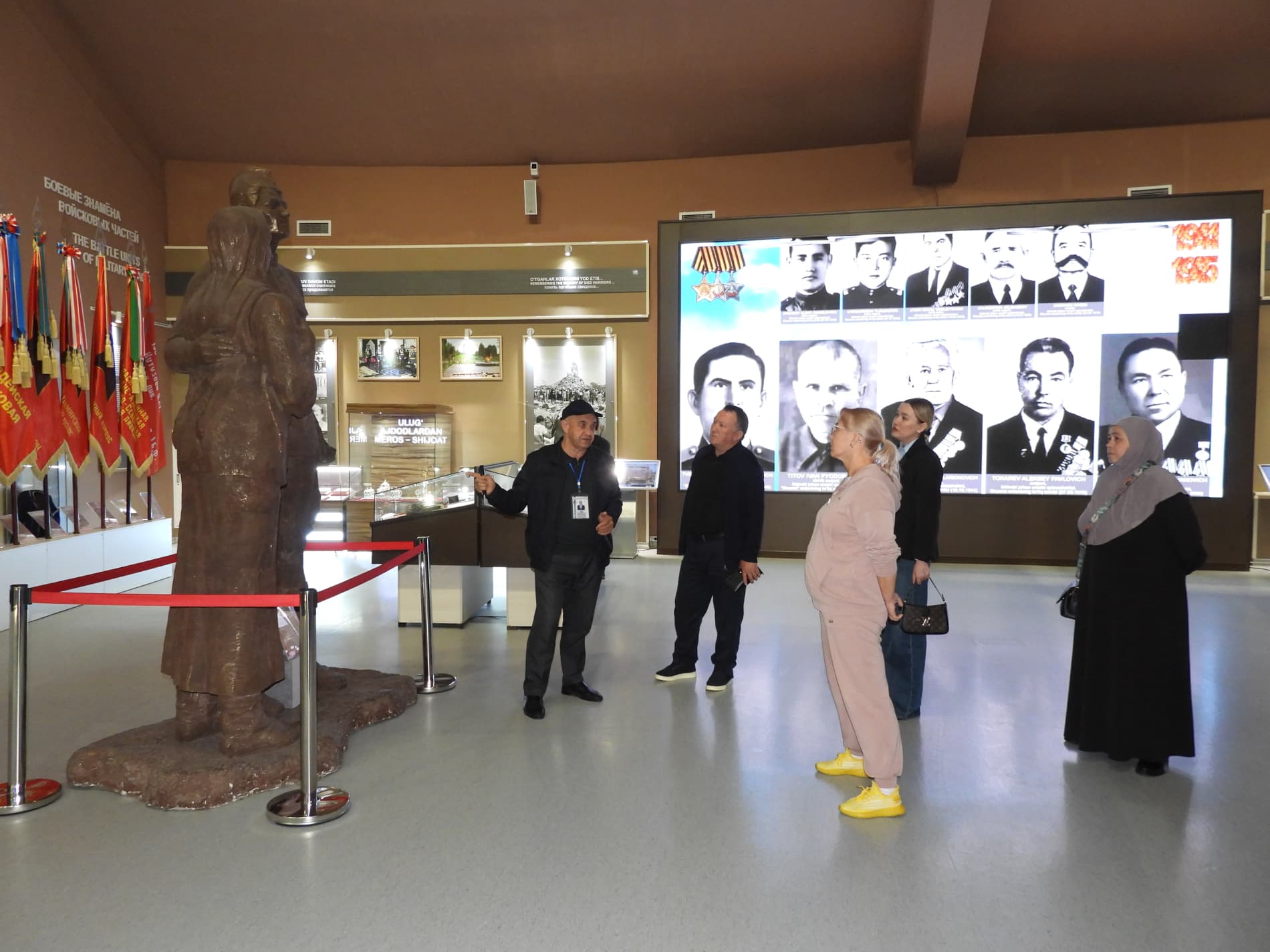 Tatariston delegatsiya vakillari G‘alaba bog‘i hamda “Shon-sharaf” muzeyiga tashrif buyurdilar.