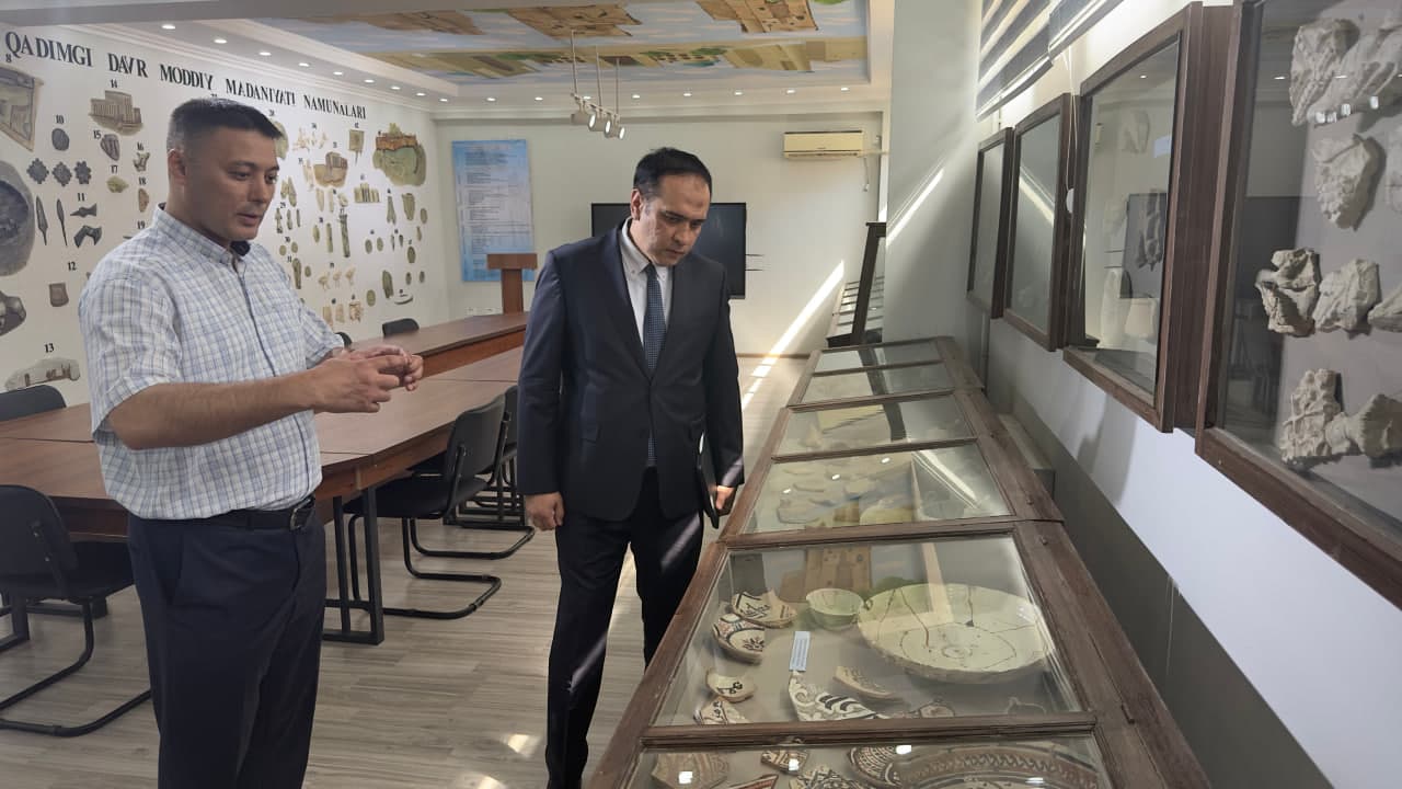 “O‘zarxiv” agentligi direktori Mirzo Ulug‘bek nomidagi O‘zbekiston Milliy universiteti Tarix fakulteti talabalari bilan uchrashuv o‘tkazdi.