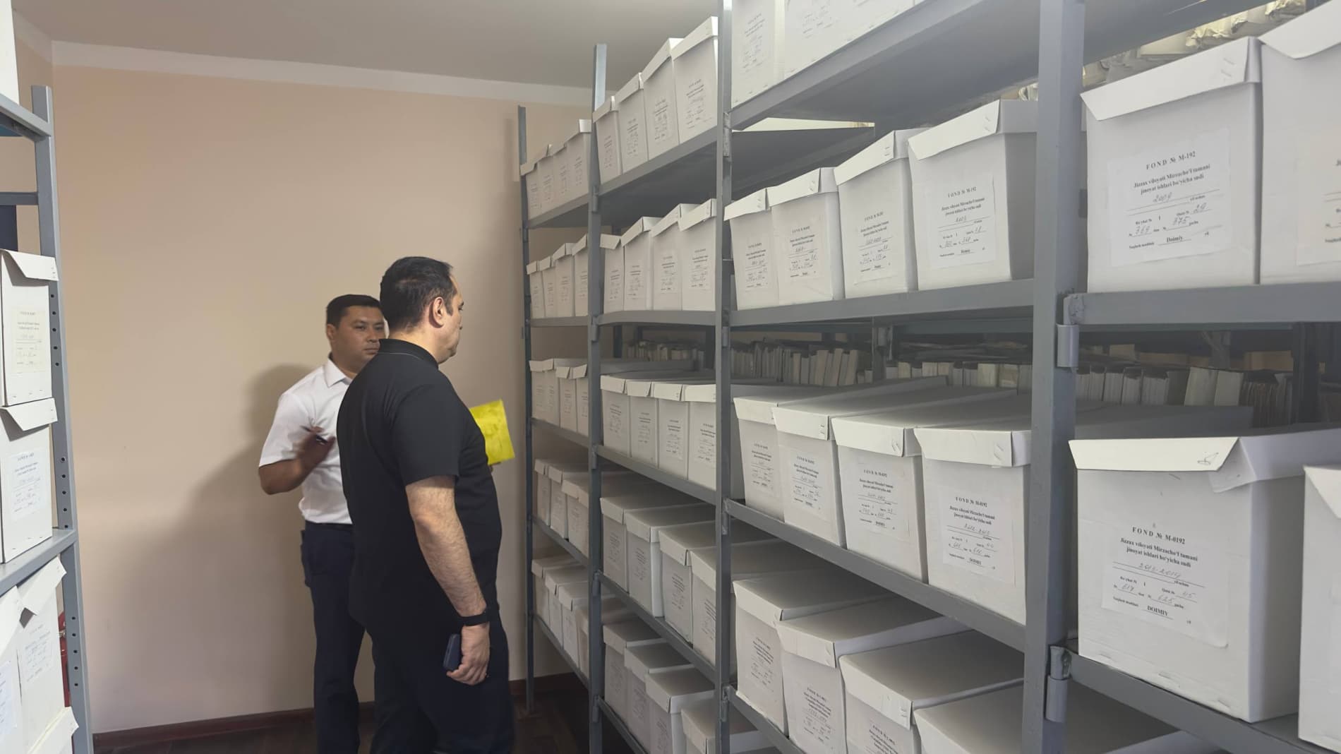 “Oʻzarxiv” agentligi direktori Ulugʻbek Yusupov Jizzax viloyatidagi davlat arxivlarida boʻldi