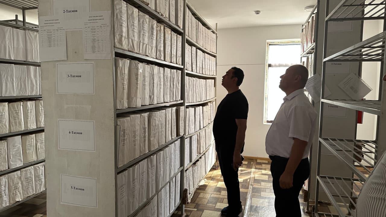 “Oʻzarxiv” agentligi direktori Ulugʻbek Yusupov Surxondaryo viloyatidagi davlat arxivlarida boʻldi
