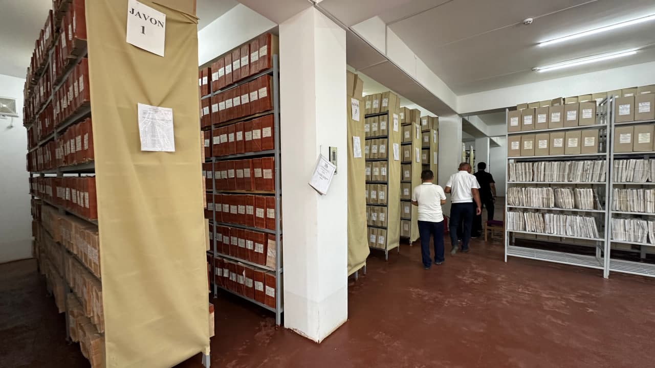 “Oʻzarxiv” agentligi direktori Ulugʻbek Yusupov Surxondaryo viloyatidagi davlat arxivlarida boʻldi