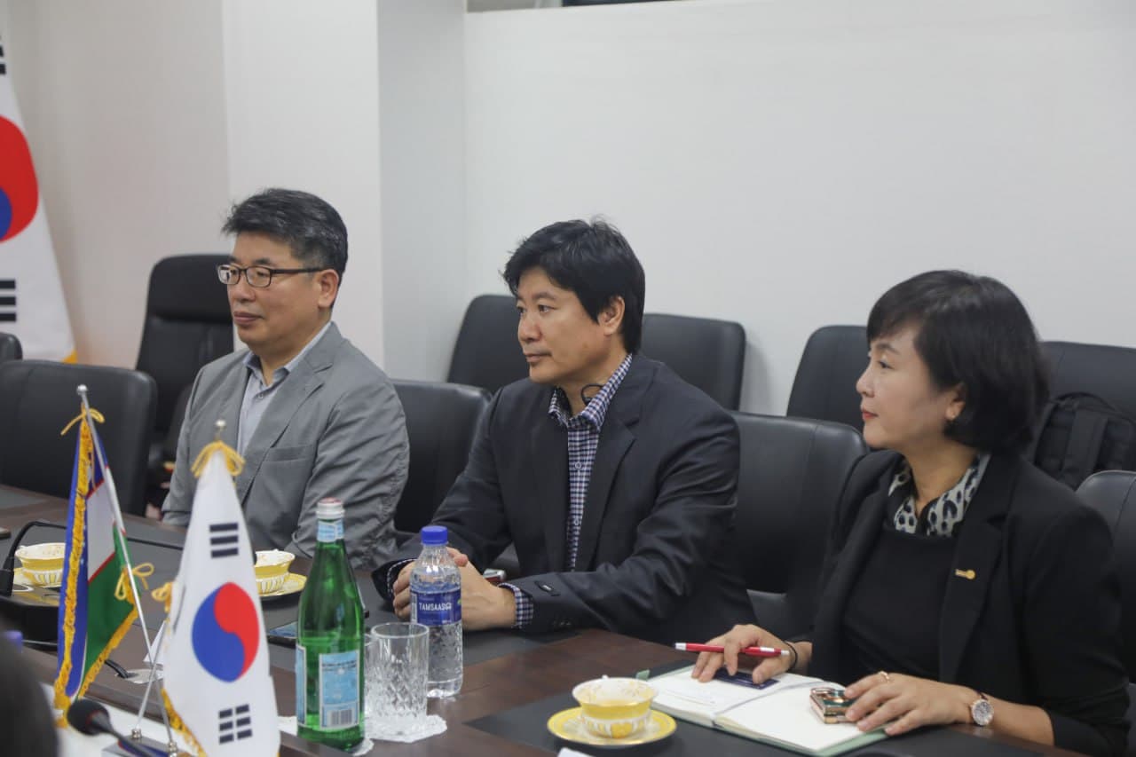 Seuldagi navbatdagi uchrashuvlar Koreya Respublikasi Qurilish uyushmasi rahbari hamda Koreya Xorijiy sanoat ishchilari milliy ittifoqi raisi bilan boʻlib oʻtdi. 