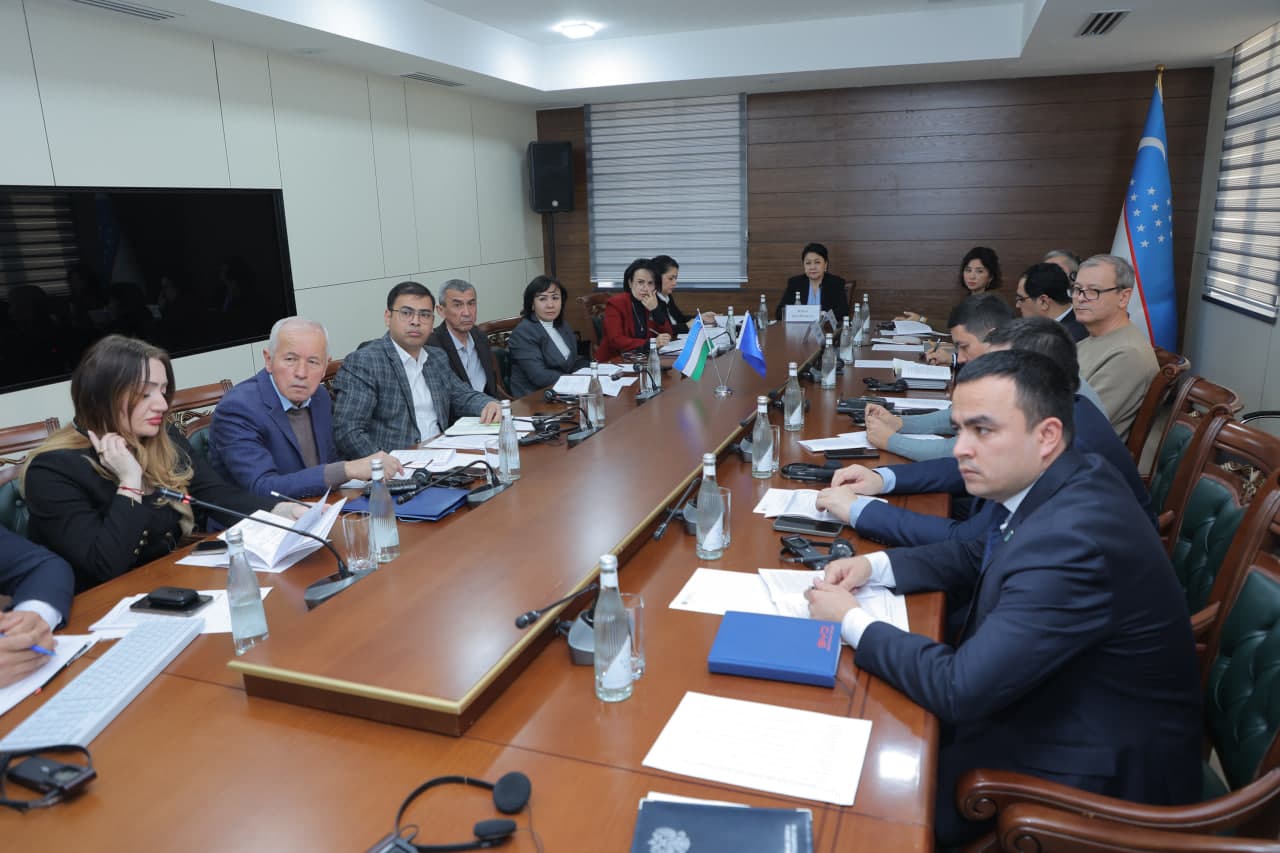 Давра суҳбати