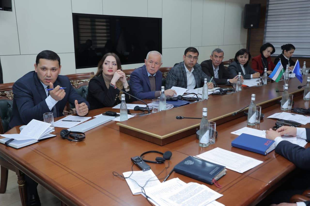 Давра суҳбати