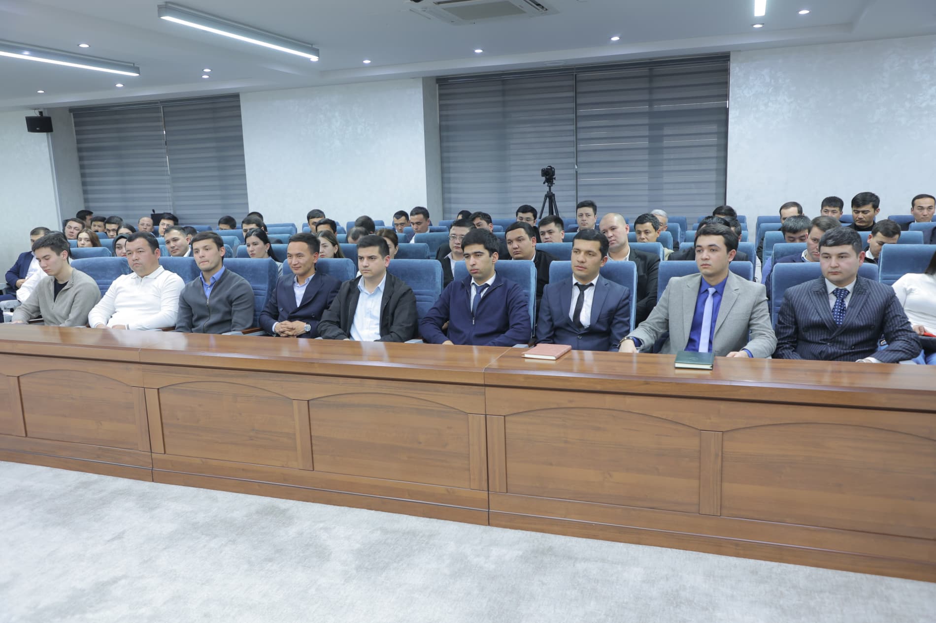 Vazir va yoshlar uchrashuvi