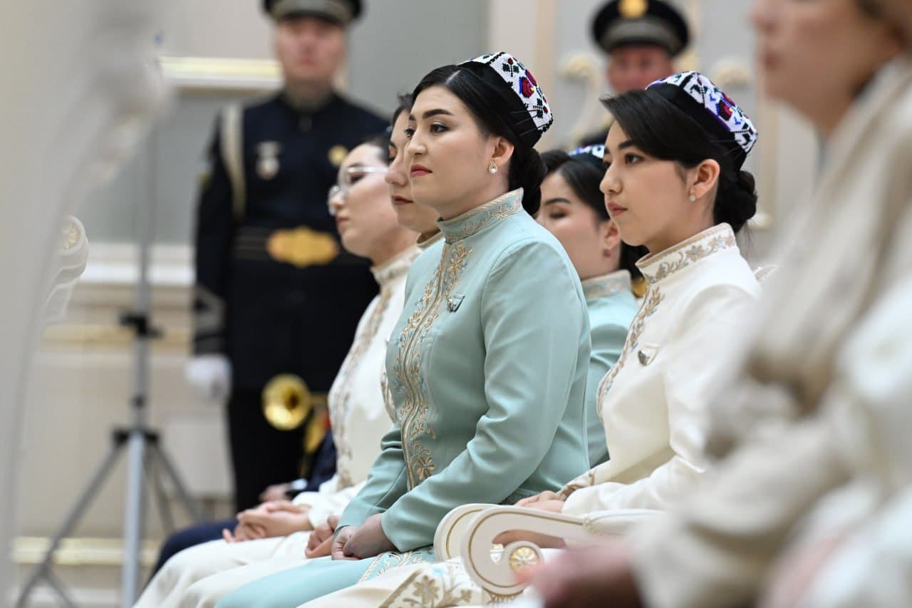 Prezident Shavkat Mirziyoyev butun O‘zbekiston ayollarini 8-mart – Xalqaro xotin-qizlar kuni bilan samimiy muborakbod etdi