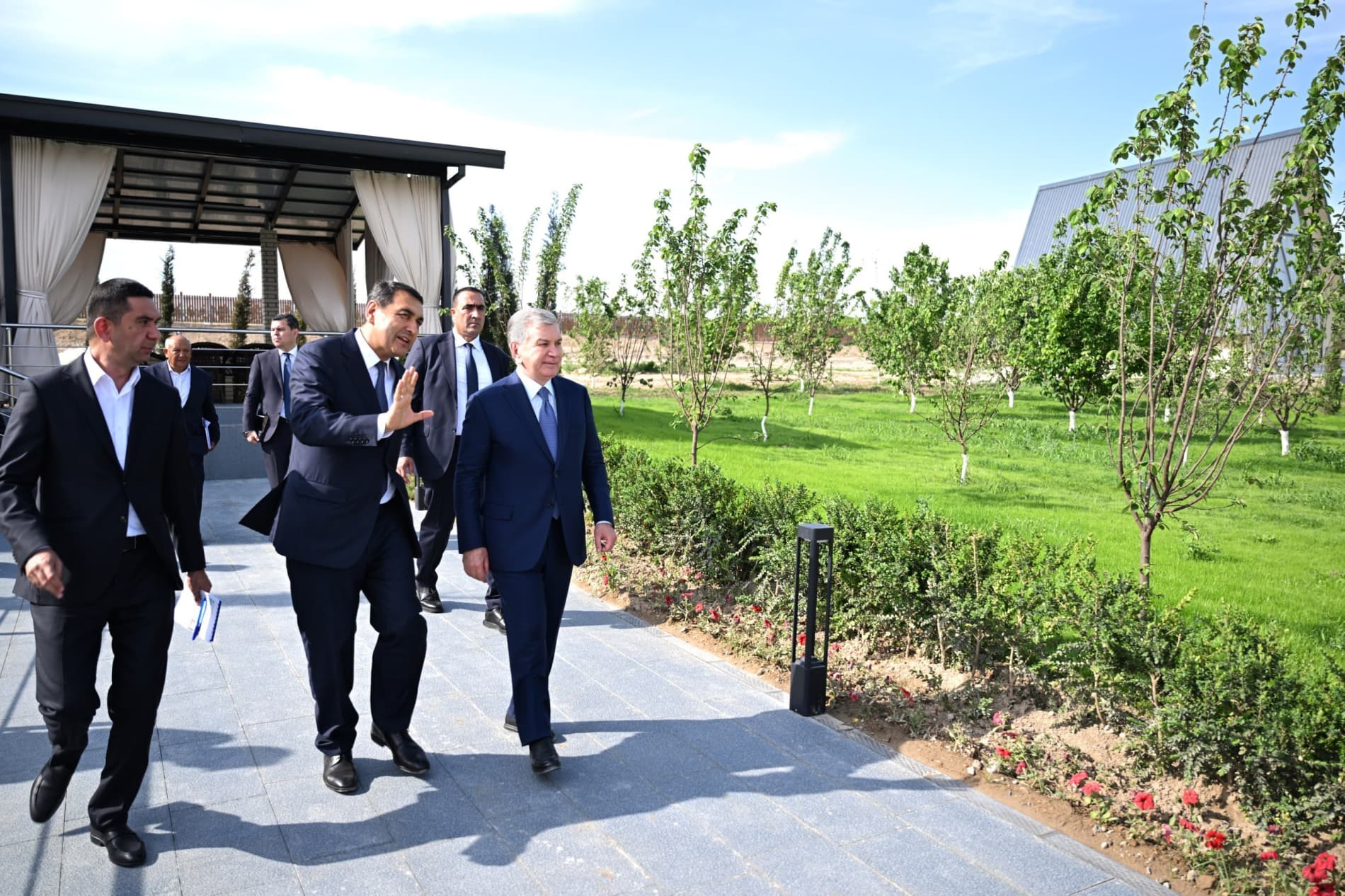 Prezident Shavkat Mirziyoyev Fargʻonada barpo etilayotgan turizm majmuasi bilan tanishdi