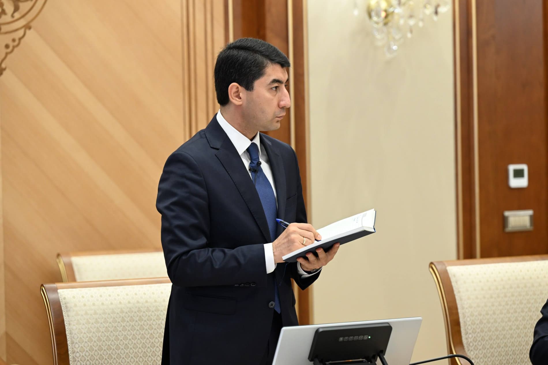 Prezident Shavkat Mirziyoyev xususiy kasbiy taʼlimni rivojlantirish chora-tadbirlari yuzasidan taqdimot bilan tanishdi.