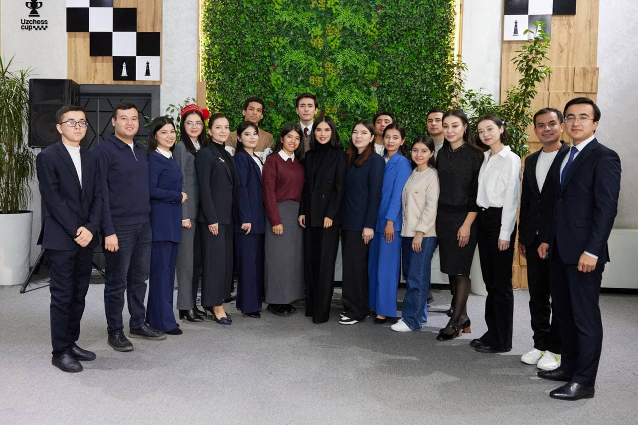 Саида Мирзиёева ёшлар билан учрашди