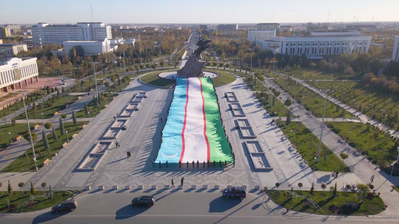 Мағрур ҳилпирагин, юртим байроғи!