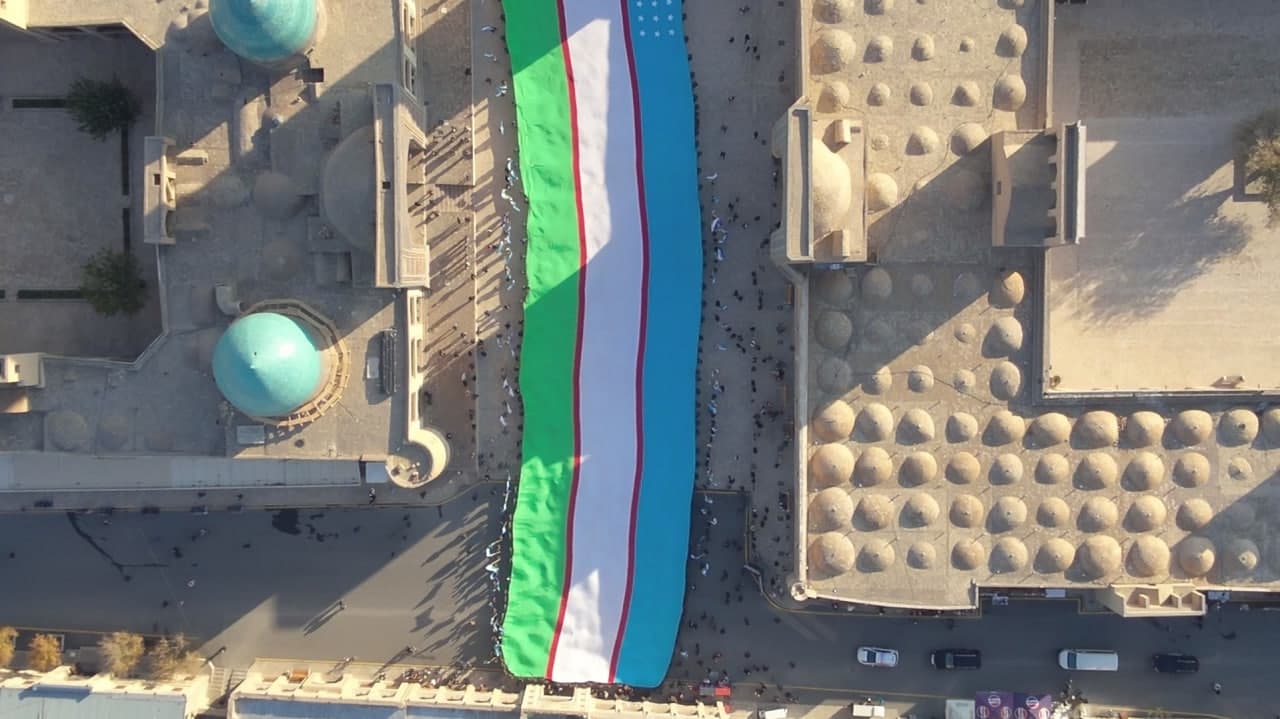 Мағрур ҳилпирагин, юртим байроғи!