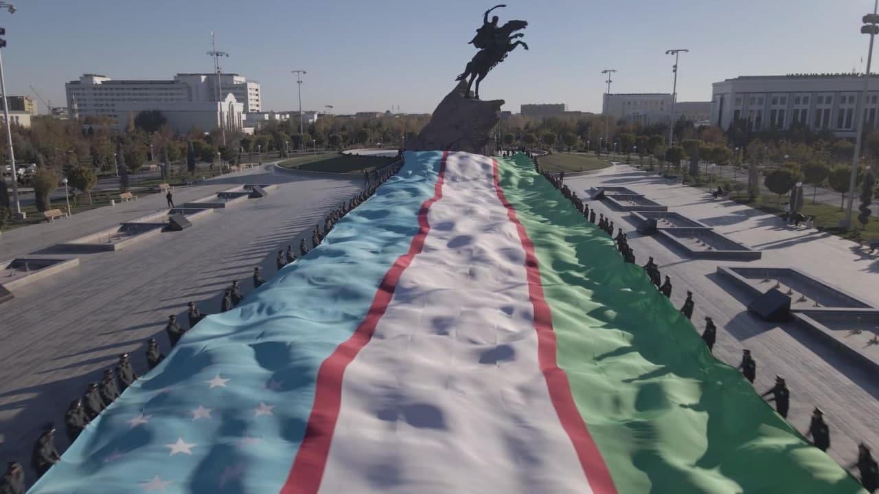 Мағрур ҳилпирагин, юртим байроғи!