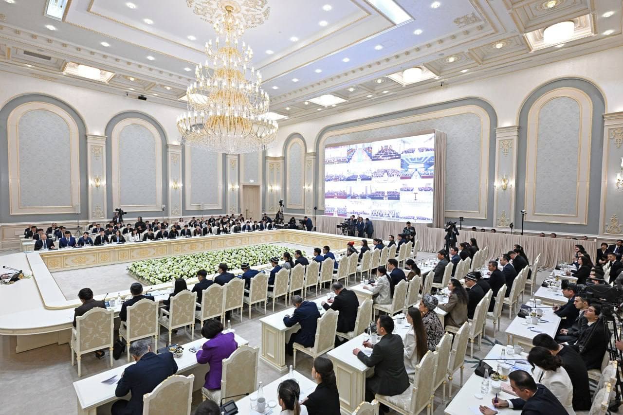 The President holds a sincere dialogue with the youth