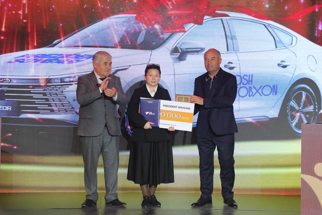 The President's Gift Has Been Handed to Its Owner