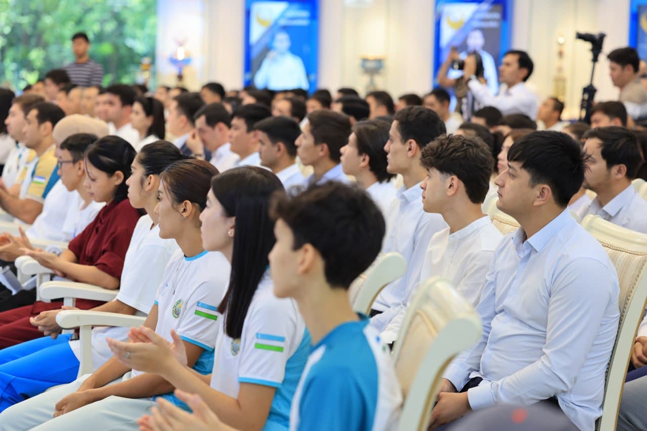 Sport vaziri yoshlar bilan uchrashdi