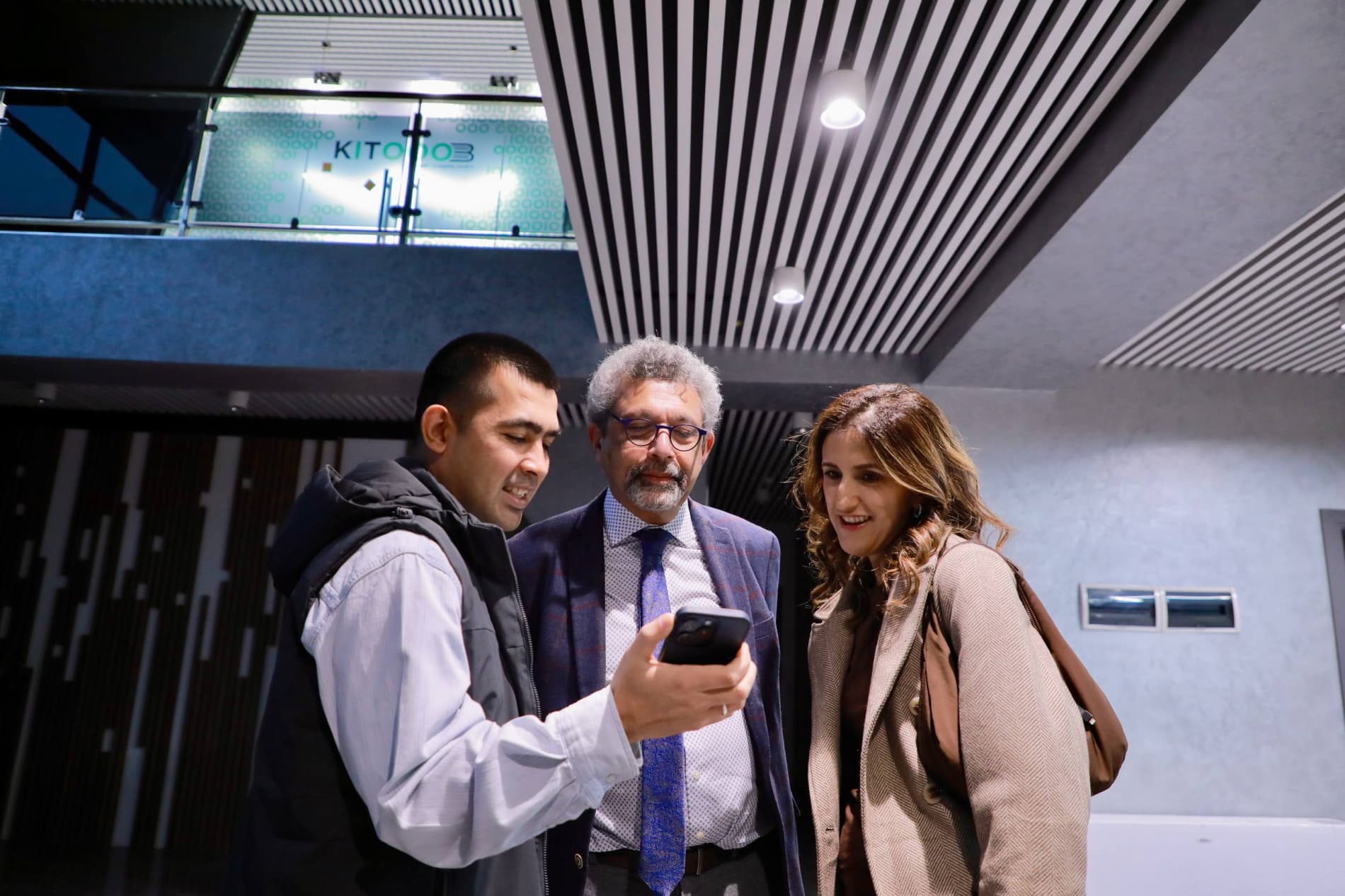 Adib Xolid Yoshlar ishlari agentligiga tashrif buyurdi