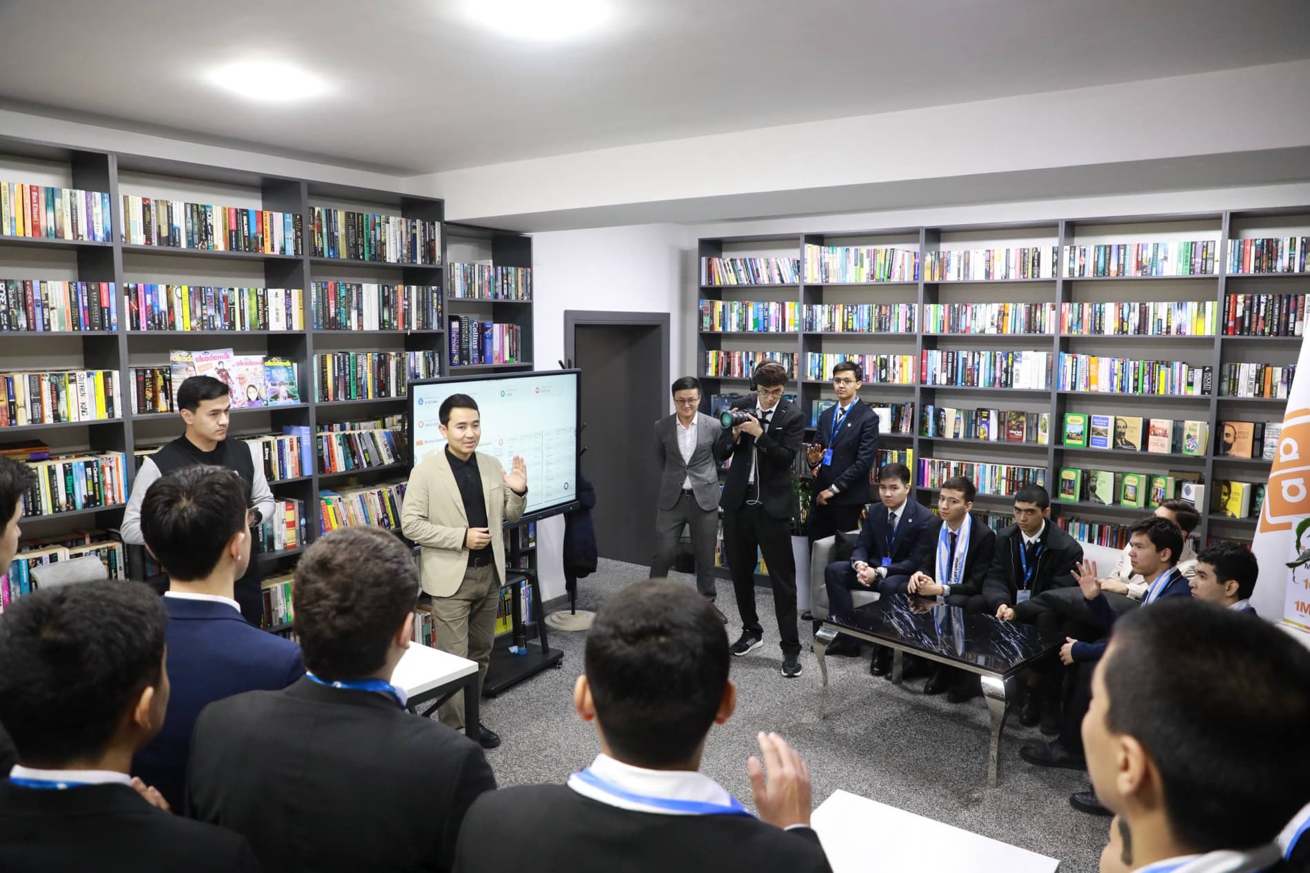 “El-yurt umidi” stipendiatlari Yoshlar ishlari agentligida