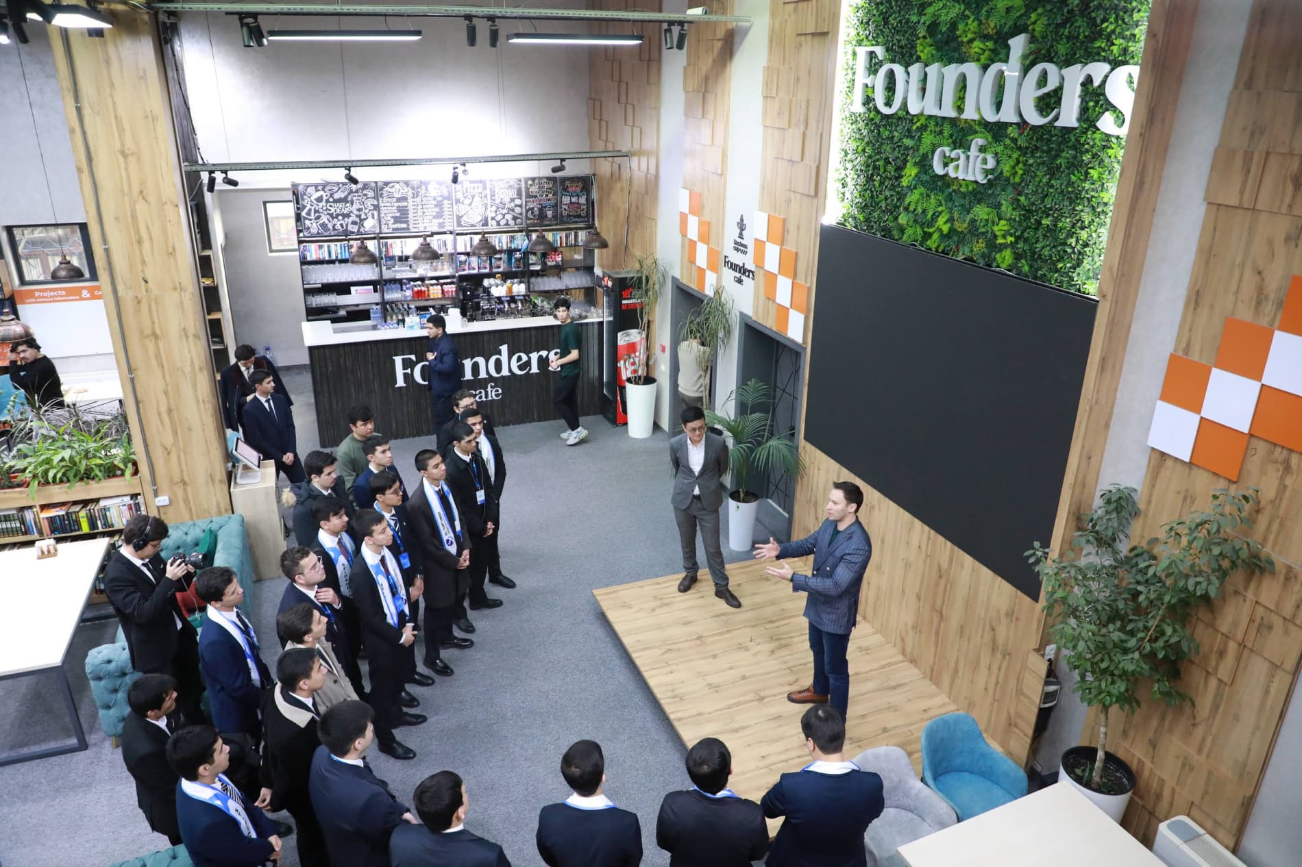 “El-yurt umidi” stipendiatlari Yoshlar ishlari agentligida