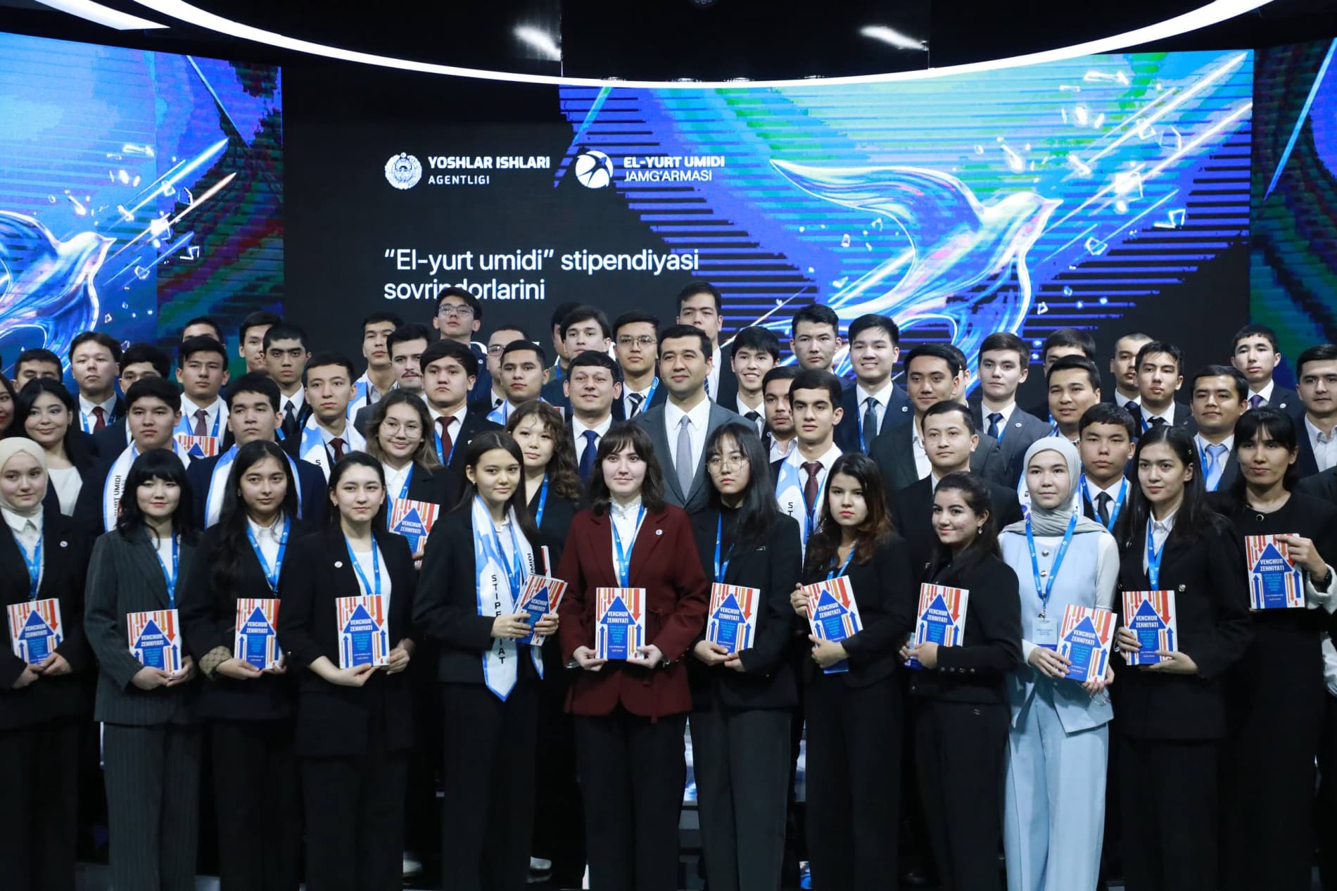 “El-yurt umidi” stipendiatlari Yoshlar ishlari agentligida