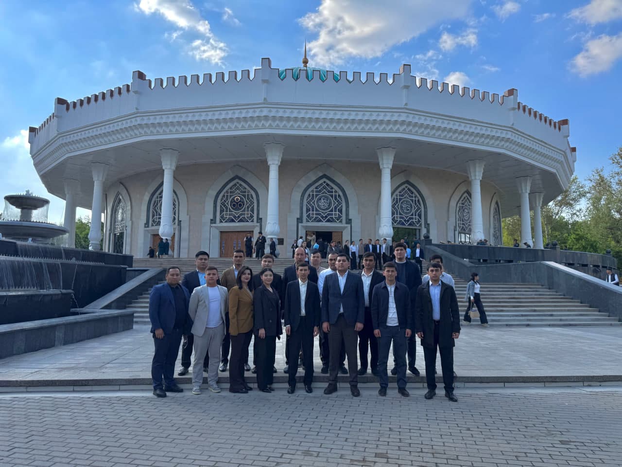 Youth Visit Amir Temur Square and the State Museum of the History of the Timurids