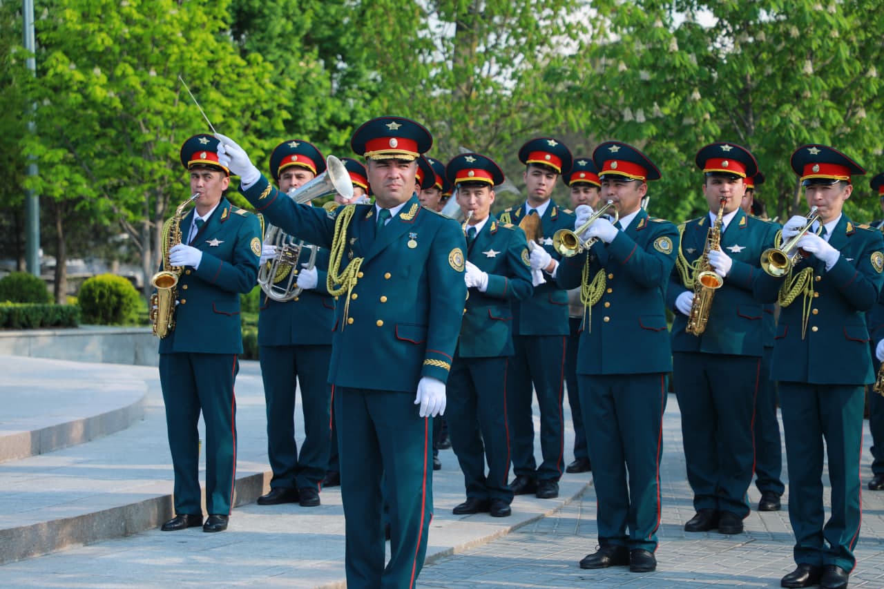 Youth Visit Amir Temur Square and the State Museum of the History of the Timurids