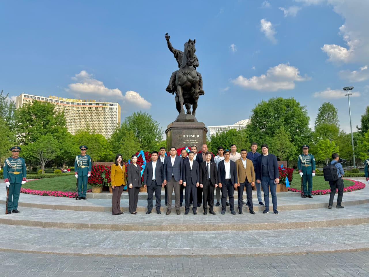 Youth Visit Amir Temur Square and the State Museum of the History of the Timurids