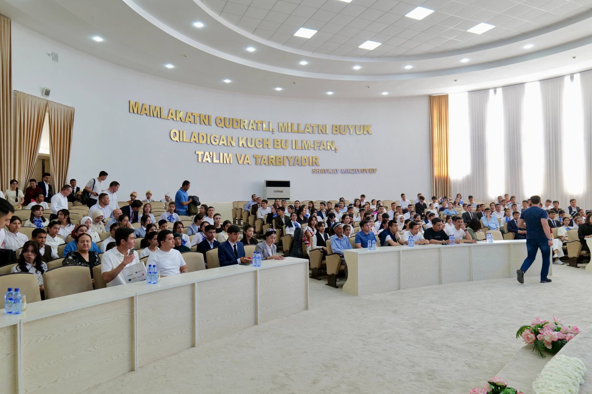 Ochiq muloqot: Yoshlarning qanday takliflari qo‘llab-quvvatlandi?