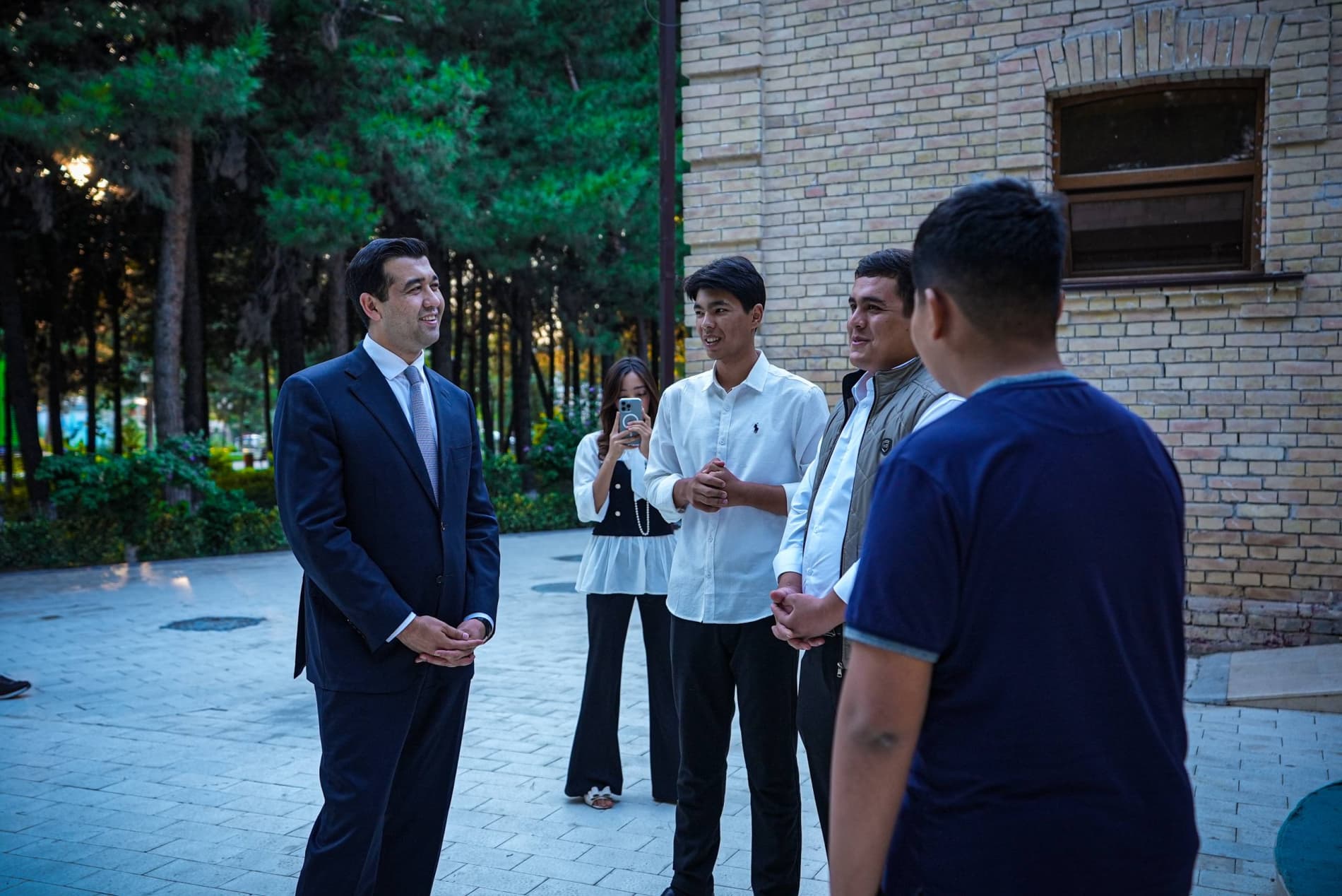 Felipe Paullier Samarqanddagi Yoshlar kreativ shaharchasida mehmon bo‘ldi