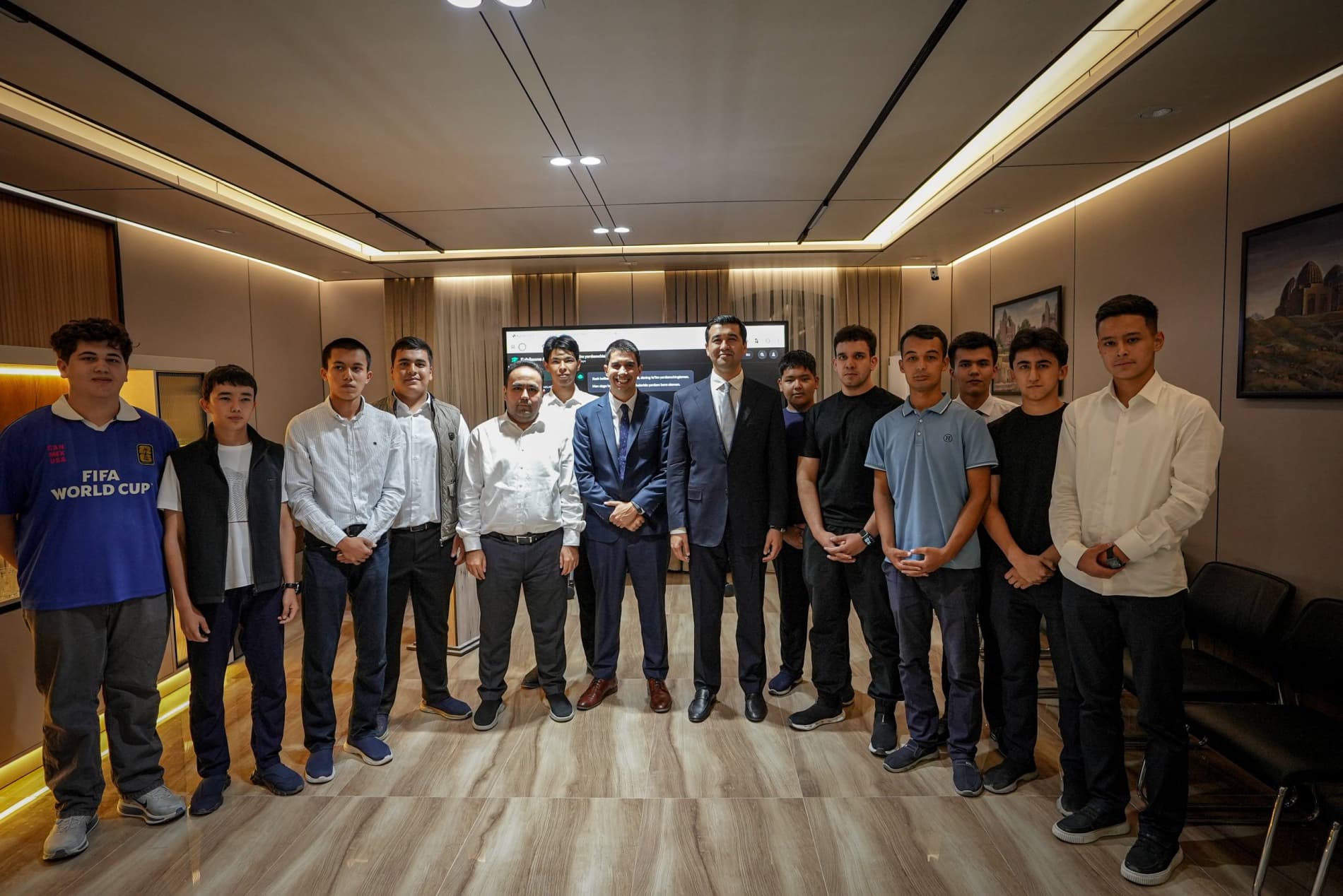 Felipe Paullier Samarqanddagi Yoshlar kreativ shaharchasida mehmon bo‘ldi