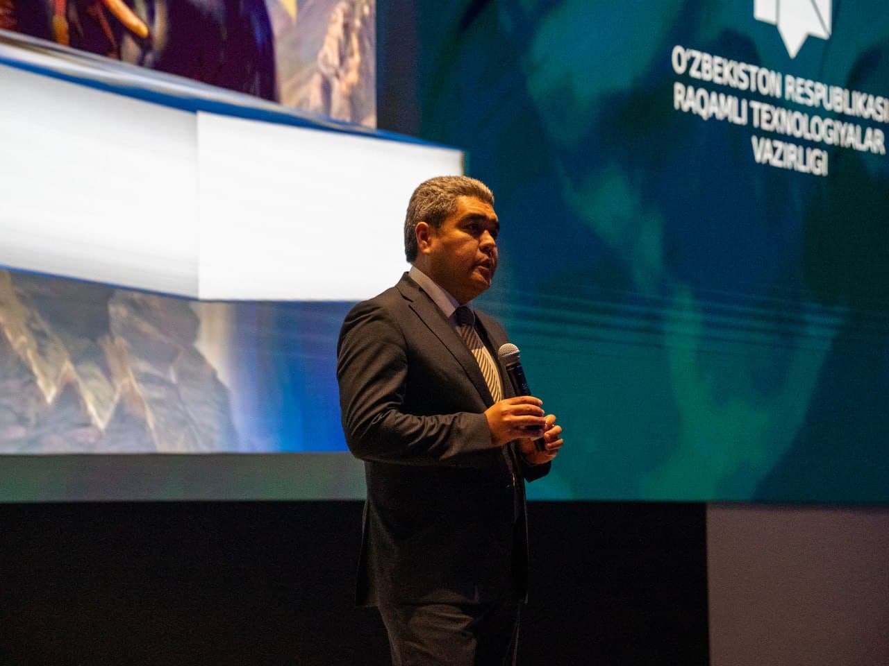 O'zbekkosmos agentligi Raqamli texnologiyalar vazirligi bilan hamkorlikda buyuk davlat arbobi, sarkarda va ilm-fan homiysi sohibqiron Amir Temur tavalludiga 690 yilligiga bag'ishlab ma'rifiy tadbir o'tkazdi