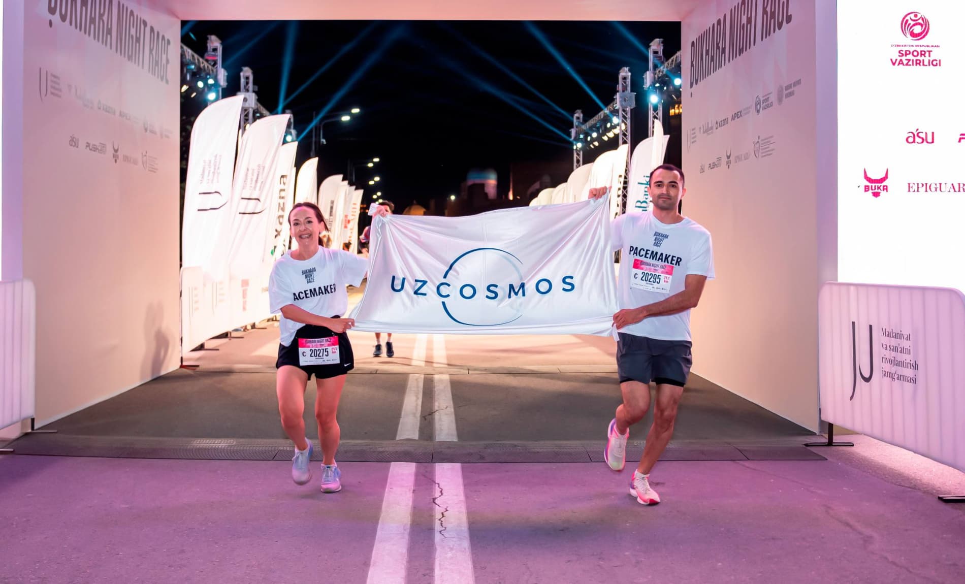 Uzcosmos agentligi xodimi Bukhara Night Race 2026 tungi yugurish poygasida yuqori natija qayd etib, yetakchilar safidan joy oldi